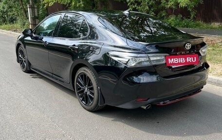 Toyota Camry, 2021 год, 3 800 000 рублей, 2 фотография