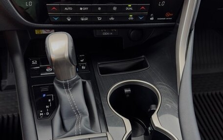 Lexus RX IV рестайлинг, 2020 год, 6 150 000 рублей, 13 фотография