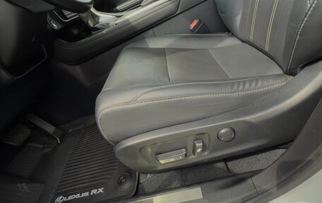 Lexus RX IV рестайлинг, 2020 год, 6 150 000 рублей, 16 фотография