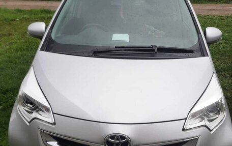 Toyota Ractis II, 2015 год, 950 000 рублей, 3 фотография