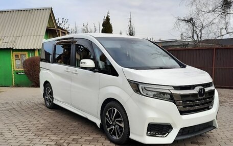 Honda Stepwgn IV, 2020 год, 2 230 000 рублей, 2 фотография