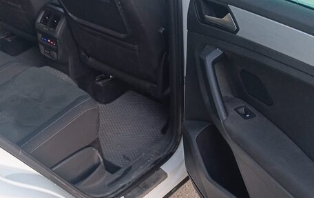 Volkswagen Tiguan II, 2018 год, 2 690 000 рублей, 13 фотография