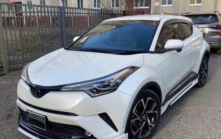Toyota C-HR I рестайлинг, 2018 год, 2 000 000 рублей, 3 фотография