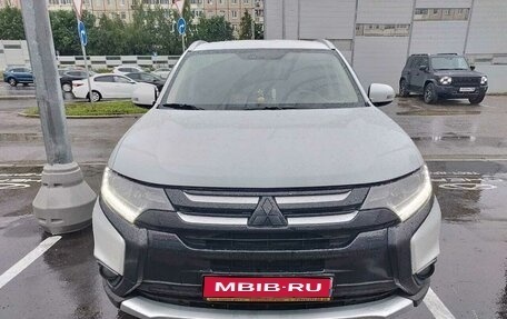 Mitsubishi Outlander III рестайлинг 3, 2018 год, 1 750 000 рублей, 1 фотография