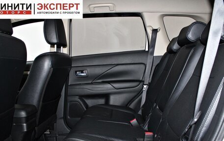 Mitsubishi Outlander III рестайлинг 3, 2013 год, 1 399 900 рублей, 11 фотография