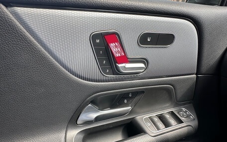 Mercedes-Benz B-Класс, 2019 год, 2 250 000 рублей, 10 фотография