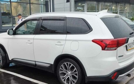 Mitsubishi Outlander III рестайлинг 3, 2018 год, 1 750 000 рублей, 4 фотография
