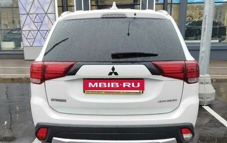 Mitsubishi Outlander III рестайлинг 3, 2018 год, 1 750 000 рублей, 5 фотография