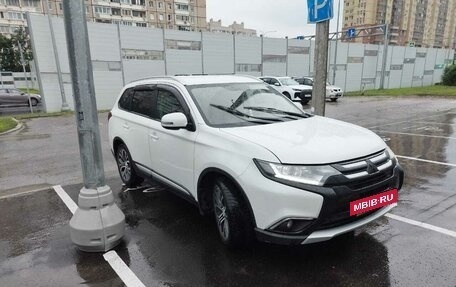 Mitsubishi Outlander III рестайлинг 3, 2018 год, 1 750 000 рублей, 2 фотография