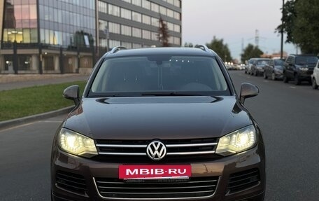 Volkswagen Touareg III, 2011 год, 1 915 000 рублей, 2 фотография