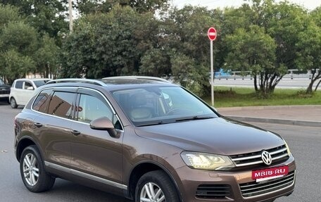 Volkswagen Touareg III, 2011 год, 1 915 000 рублей, 3 фотография