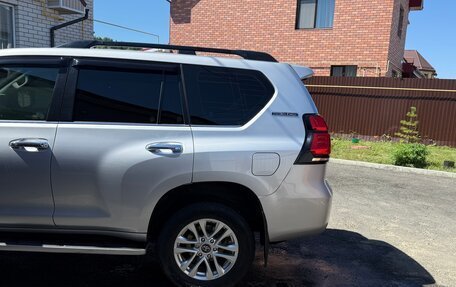 Toyota Land Cruiser Prado 150 рестайлинг 2, 2018 год, 6 200 000 рублей, 6 фотография