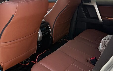 Toyota Land Cruiser Prado 150 рестайлинг 2, 2018 год, 6 200 000 рублей, 29 фотография