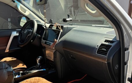 Toyota Land Cruiser Prado 150 рестайлинг 2, 2018 год, 6 200 000 рублей, 34 фотография