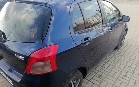 Toyota Yaris III рестайлинг, 2007 год, 465 000 рублей, 4 фотография