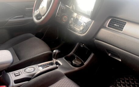 Mitsubishi Outlander III рестайлинг 3, 2014 год, 1 800 000 рублей, 6 фотография