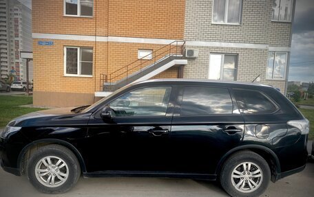 Mitsubishi Outlander III рестайлинг 3, 2014 год, 1 800 000 рублей, 7 фотография