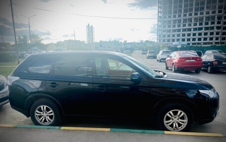 Mitsubishi Outlander III рестайлинг 3, 2014 год, 1 800 000 рублей, 8 фотография