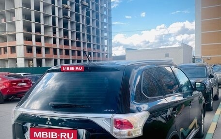 Mitsubishi Outlander III рестайлинг 3, 2014 год, 1 800 000 рублей, 2 фотография