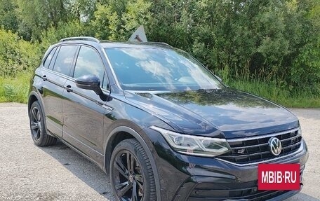 Volkswagen Tiguan II, 2021 год, 3 600 000 рублей, 2 фотография