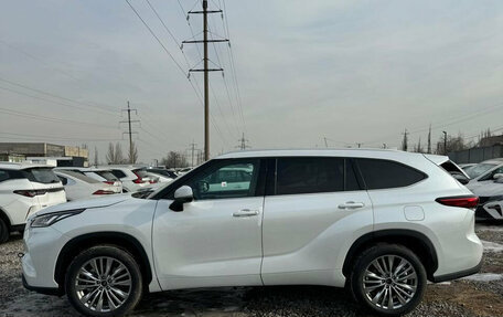 Toyota Highlander, 2025 год, 4 690 000 рублей, 2 фотография