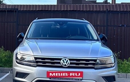 Volkswagen Tiguan II, 2019 год, 2 400 000 рублей, 2 фотография