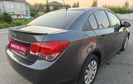 Chevrolet Cruze II, 2011 год, 799 000 рублей, 3 фотография
