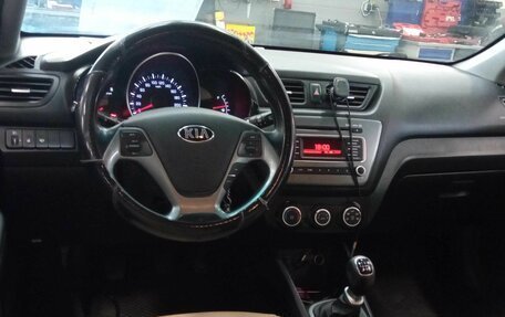 KIA Rio III рестайлинг, 2015 год, 860 000 рублей, 5 фотография