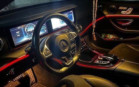 Mercedes-Benz E-Класс, 2017 год, 3 400 000 рублей, 5 фотография