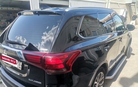 Mitsubishi Outlander III рестайлинг 3, 2018 год, 2 130 000 рублей, 3 фотография