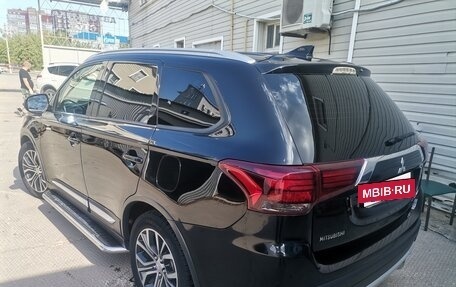 Mitsubishi Outlander III рестайлинг 3, 2018 год, 2 130 000 рублей, 4 фотография