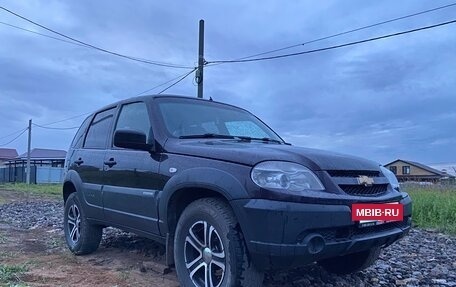 Chevrolet Niva I рестайлинг, 2017 год, 579 000 рублей, 2 фотография