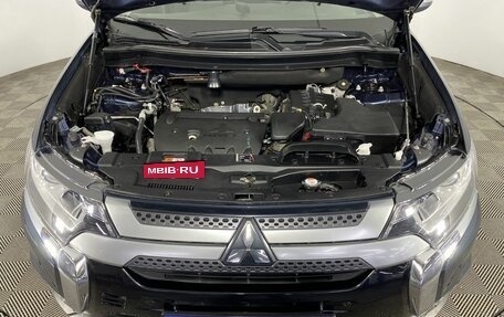 Mitsubishi Outlander III рестайлинг 3, 2020 год, 2 050 000 рублей, 4 фотография