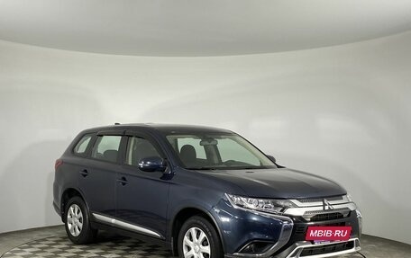 Mitsubishi Outlander III рестайлинг 3, 2020 год, 2 050 000 рублей, 2 фотография