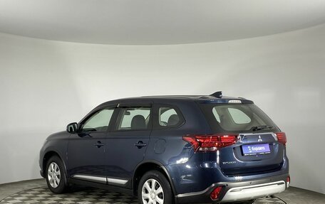 Mitsubishi Outlander III рестайлинг 3, 2020 год, 2 050 000 рублей, 7 фотография