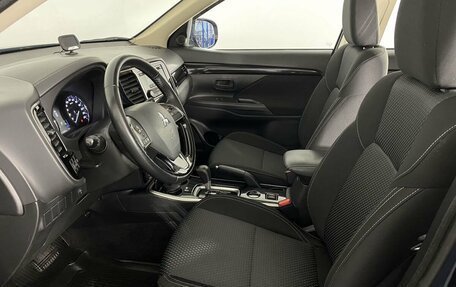 Mitsubishi Outlander III рестайлинг 3, 2020 год, 2 050 000 рублей, 12 фотография