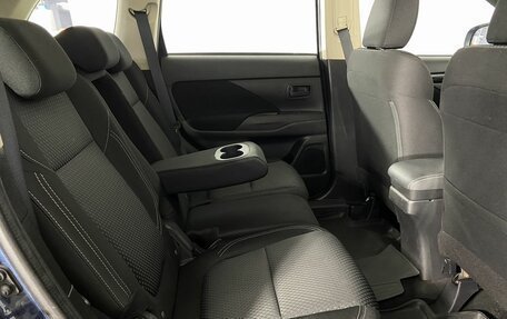 Mitsubishi Outlander III рестайлинг 3, 2020 год, 2 050 000 рублей, 14 фотография