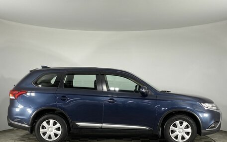 Mitsubishi Outlander III рестайлинг 3, 2020 год, 2 050 000 рублей, 11 фотография