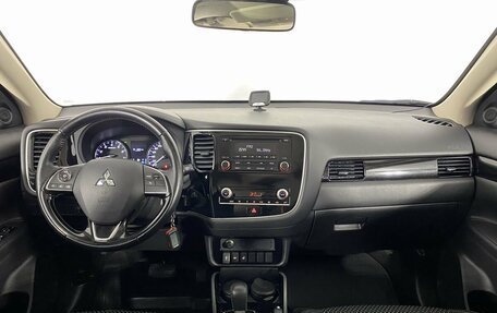 Mitsubishi Outlander III рестайлинг 3, 2020 год, 2 050 000 рублей, 16 фотография