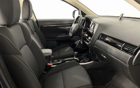 Mitsubishi Outlander III рестайлинг 3, 2020 год, 2 050 000 рублей, 13 фотография