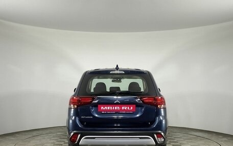 Mitsubishi Outlander III рестайлинг 3, 2020 год, 2 050 000 рублей, 8 фотография