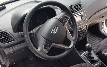 Hyundai Solaris II рестайлинг, 2016 год, 1 050 000 рублей, 1 фотография