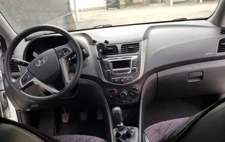 Hyundai Solaris II рестайлинг, 2016 год, 1 050 000 рублей, 4 фотография