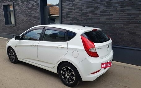 Hyundai Solaris II рестайлинг, 2016 год, 1 050 000 рублей, 2 фотография