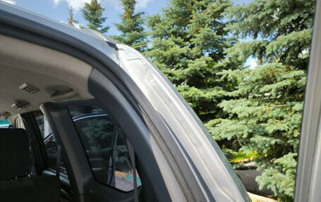Toyota Land Cruiser Prado 120 рестайлинг, 2004 год, 1 399 000 рублей, 25 фотография