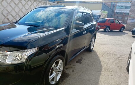Mitsubishi Outlander III рестайлинг 3, 2014 год, 1 800 000 рублей, 3 фотография