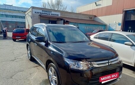 Mitsubishi Outlander III рестайлинг 3, 2014 год, 1 800 000 рублей, 2 фотография