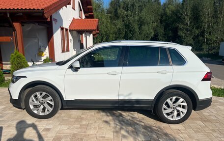 Volkswagen Tiguan II, 2021 год, 2 600 000 рублей, 3 фотография