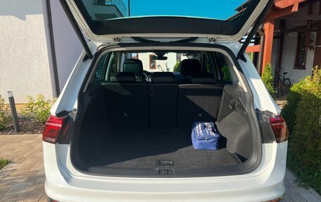 Volkswagen Tiguan II, 2021 год, 2 600 000 рублей, 4 фотография