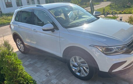 Volkswagen Tiguan II, 2021 год, 2 600 000 рублей, 8 фотография